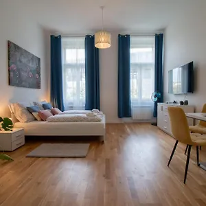 Daire Washingtonova Cr, Prag
