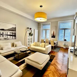  Apartment Four Reasons